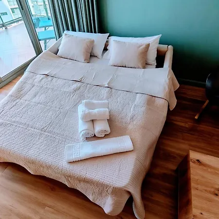 Skyline 16 Apartment *