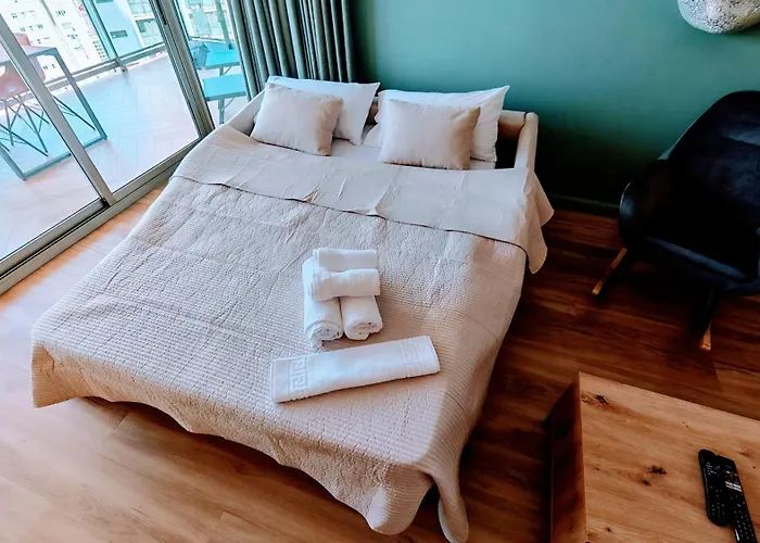 Skyline 16 Apartment *